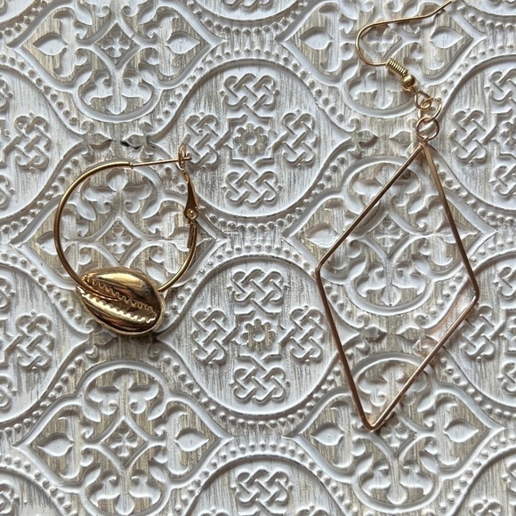 SALE💚 any 3 for $18 💚 Dangle Earrings Gold Tortoise Acrylic Resin - Picture 1 of 1